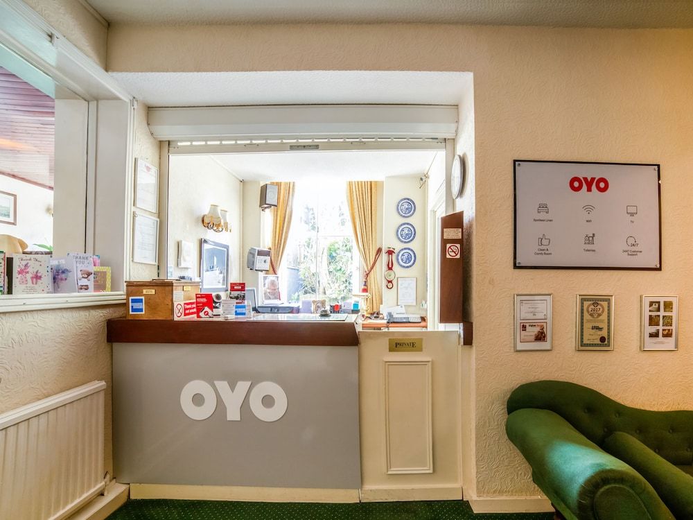 OYO The Cumberland Hotel 2
