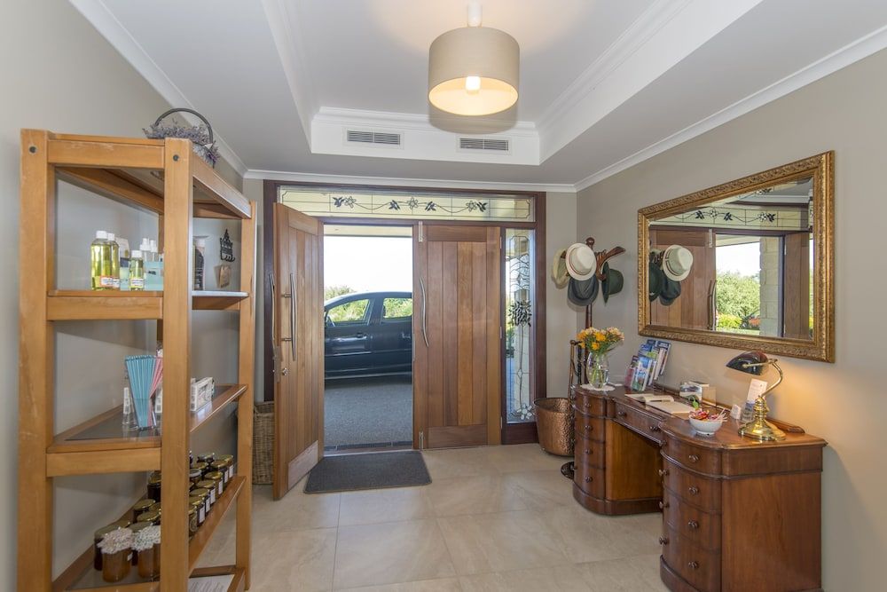 Ribbonwood Country House 2