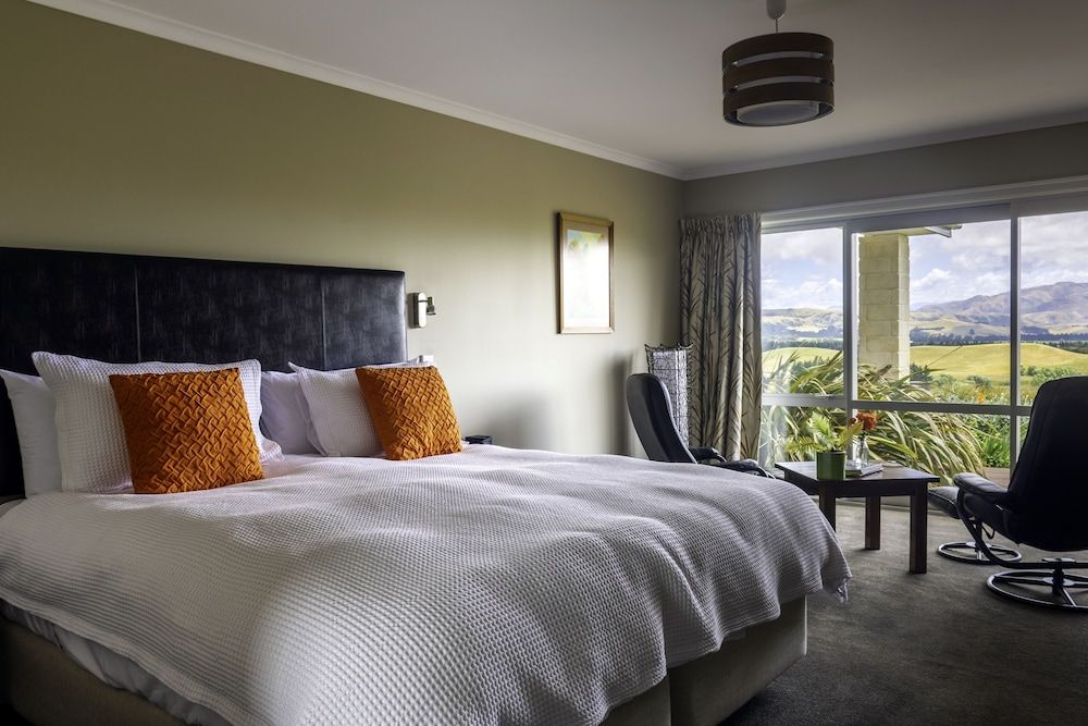 Ribbonwood Country House