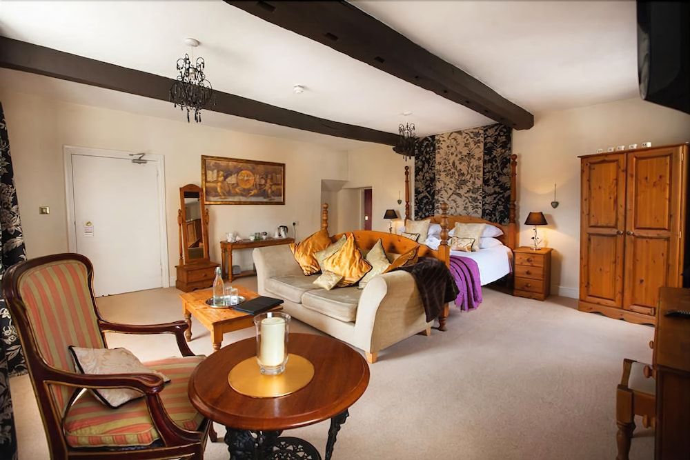 Charles Cotton Hotel 3