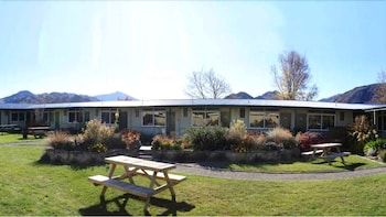 Otematata Eatery Bar and Lodging 3