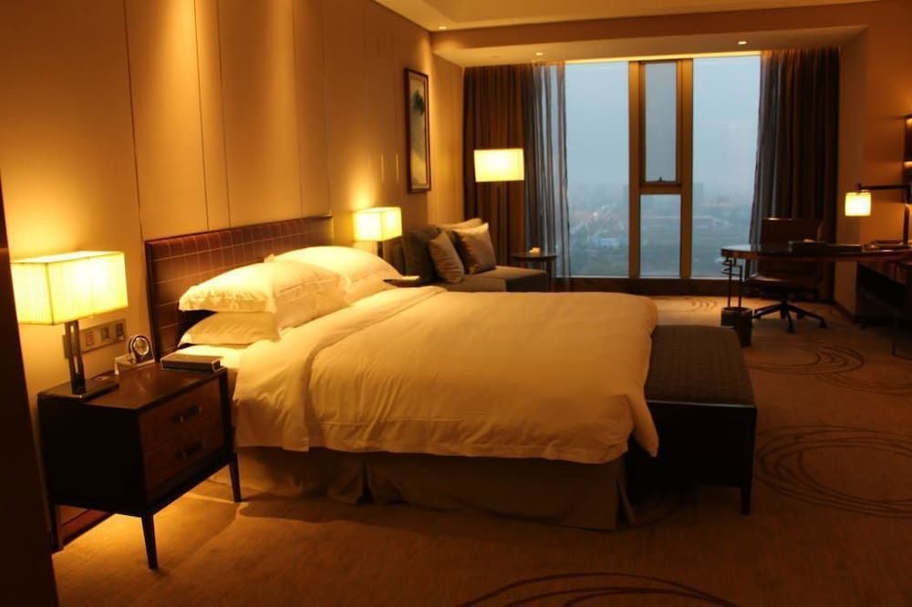 Golden Eagle Summit Hotel Yancheng 3