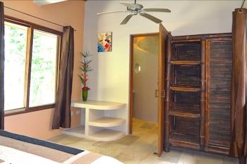 Manoas Luxury Camping and Villa Rentals 3