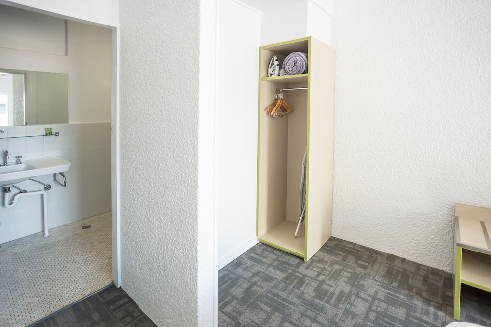 Nightcap at Emerald Star Hotel 2