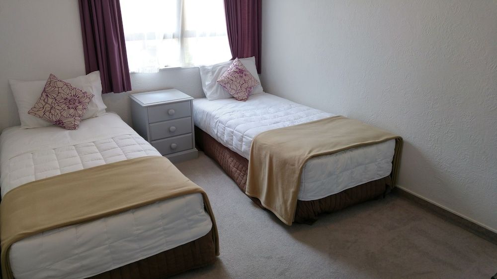 Motel Hobson's Choice 3