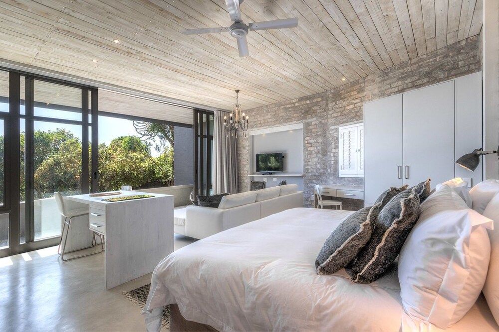 The House Quarters 3