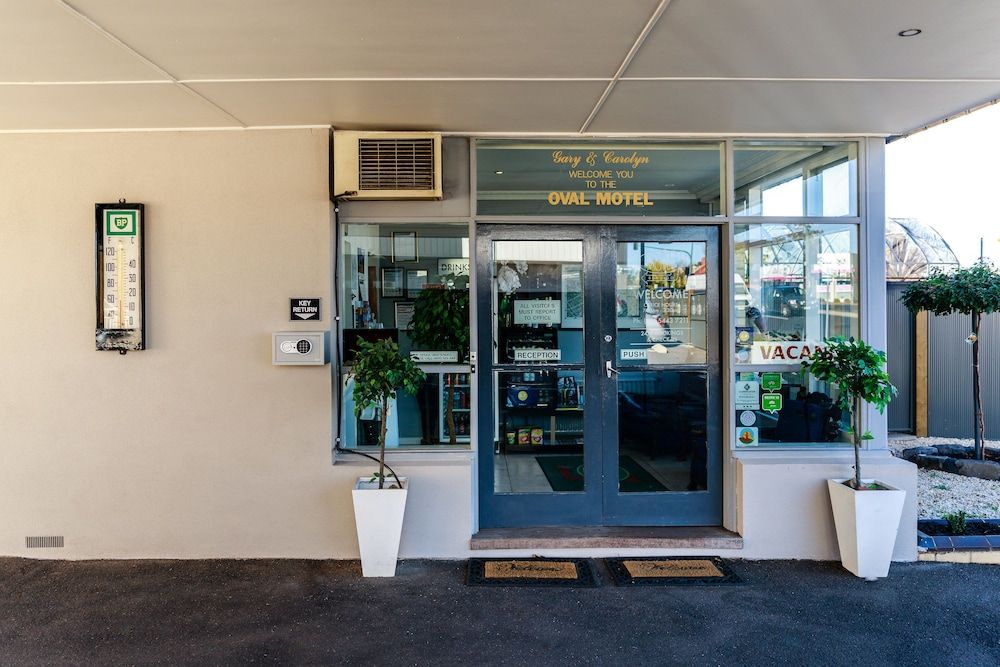 Oval Motel 2