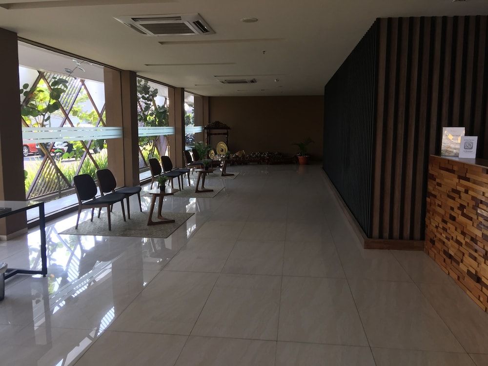 Front One Akshaya Hotel Karawang 3