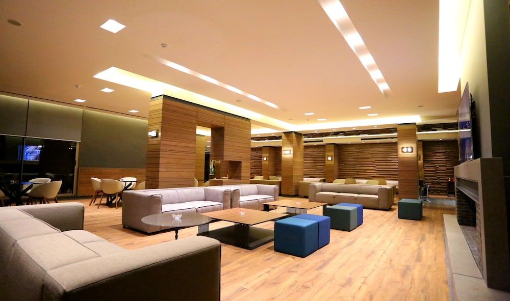 Mist Hotel And Spa By Warwick 3