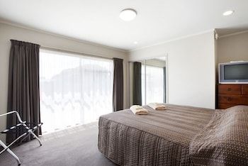 Colonial Court Motor Inn 3