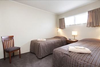 Colonial Court Motor Inn 2