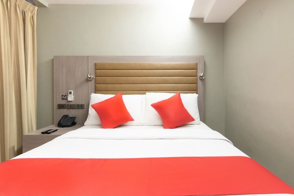 OYO 146 Solace Hotel 3