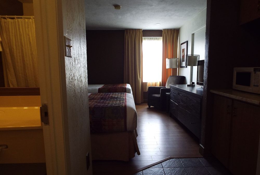 Auberge Shores Inn & Hotel 2