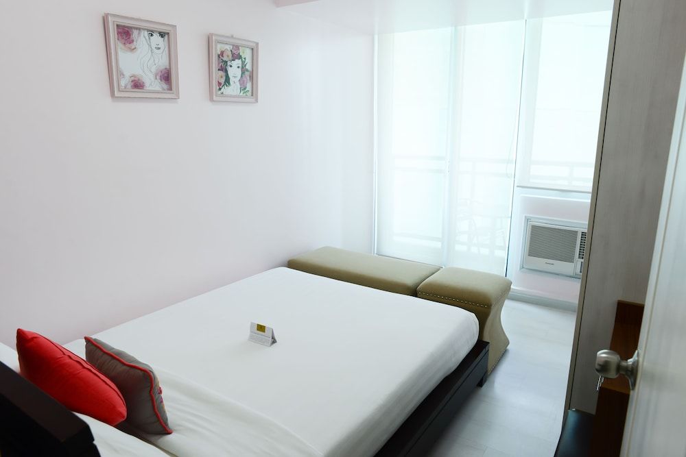 SIGLO SUITES @ The Azure Urban Resort Residences 2 SIGLO SUITES @ The Azure Urban Resort Residences 2