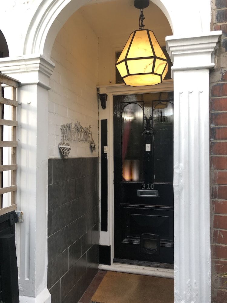 Sunny Mount Bed & Breakfast 3