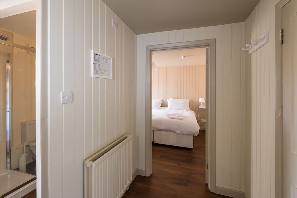 The Wheatsheaf Hotel 2