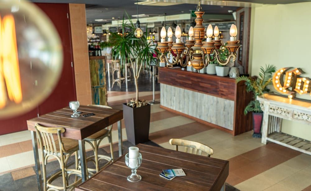 Mullaloo Beach Hotel & Apartments 2