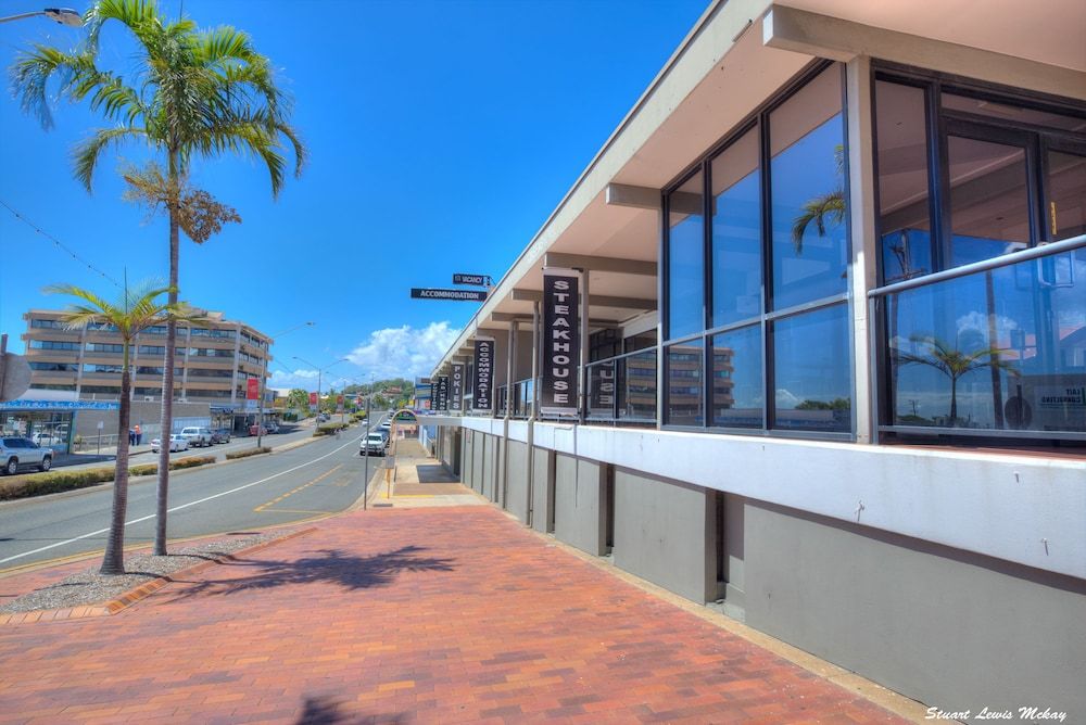 Queens Hotel Motel Gladstone 2