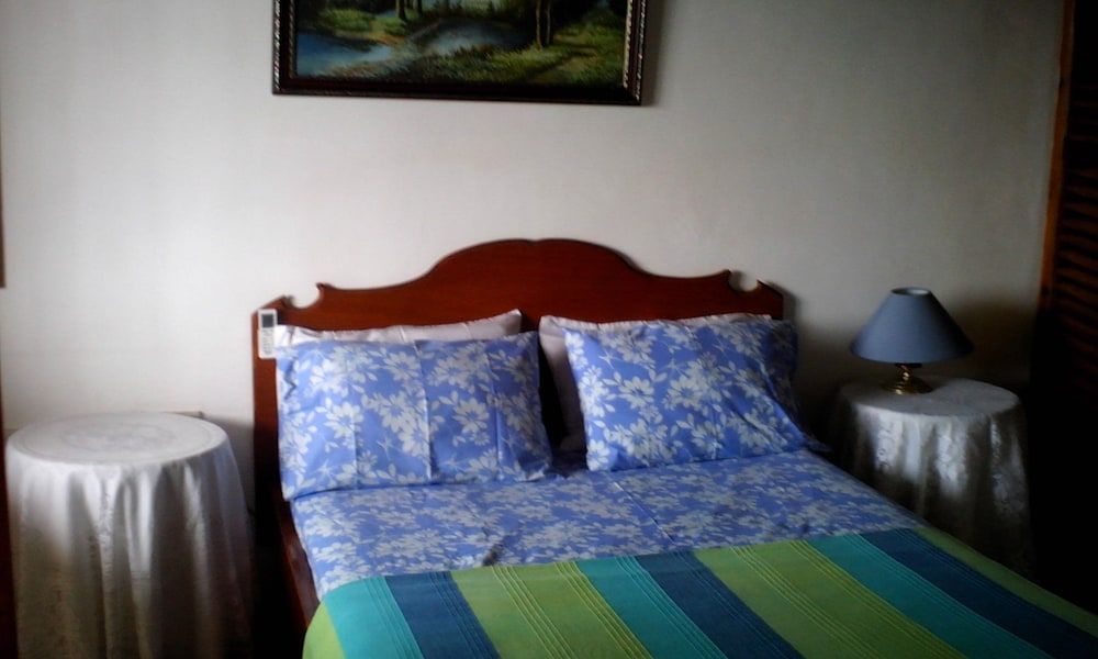 Chez Lorna 3 Chez Lorna 3