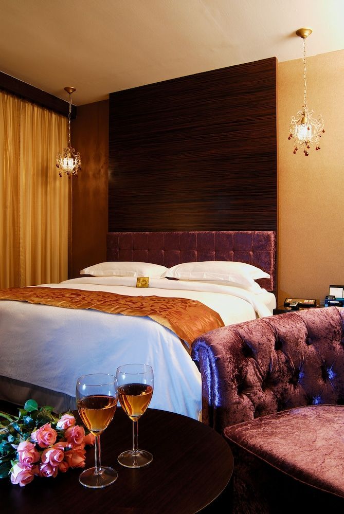 The Riverside Hotel & Motel 3