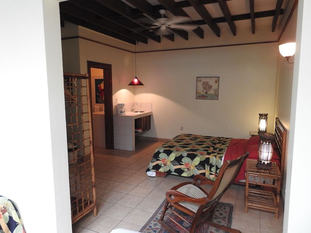 Playa Negra Guesthouse 3