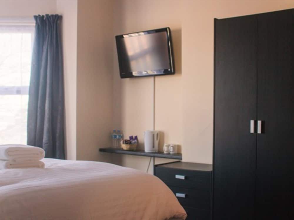 Wellesley Park Hotel 3