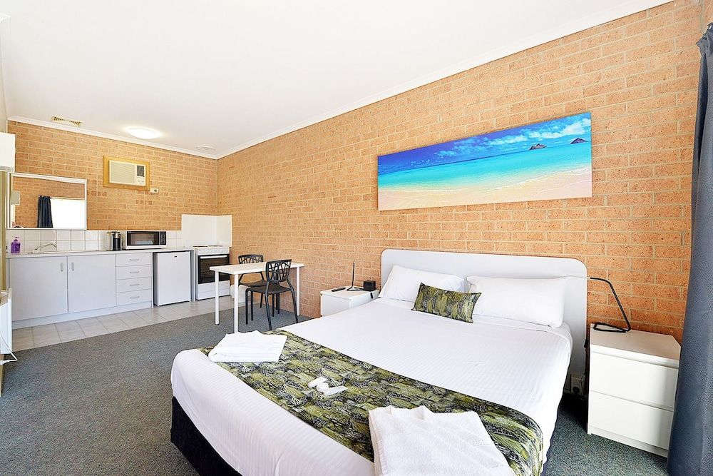Cranbourne Motor Inn 3