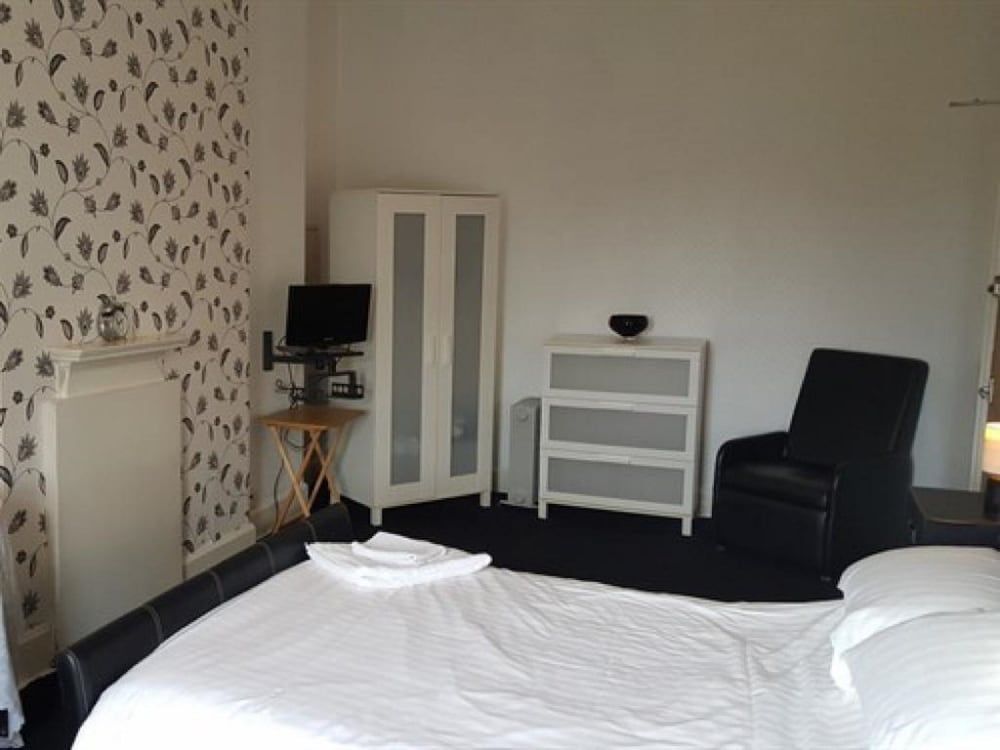 Station Hotel 1