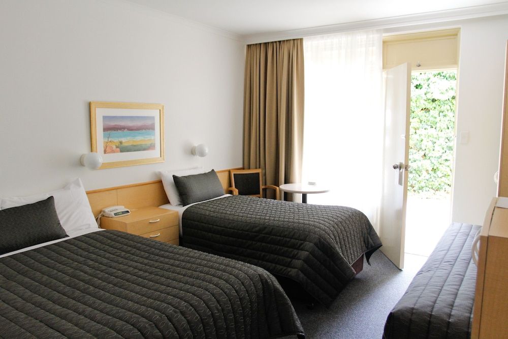 Mid City Motor Inn 3