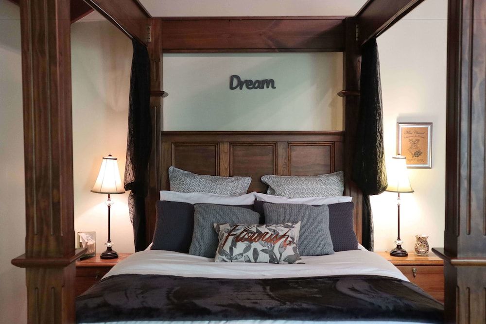 Cambridge Cottages Bed & Breakfast 2