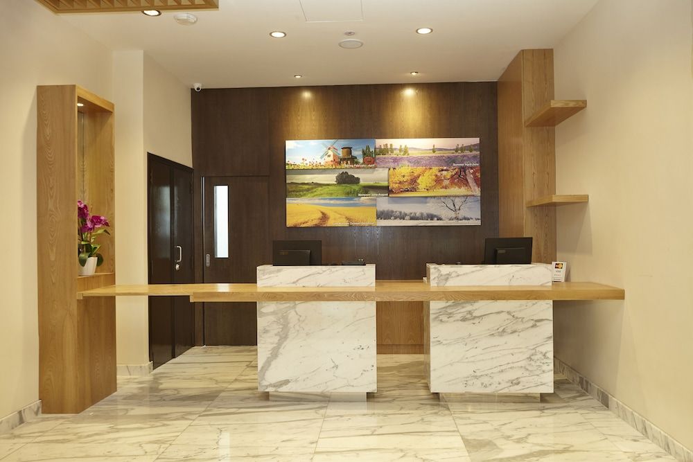 Hotel Six Seasons 2