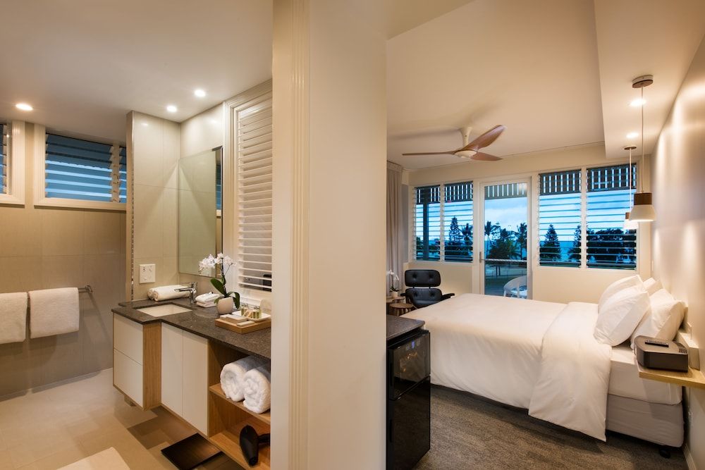 Heart Hotel and Gallery Whitsundays 3