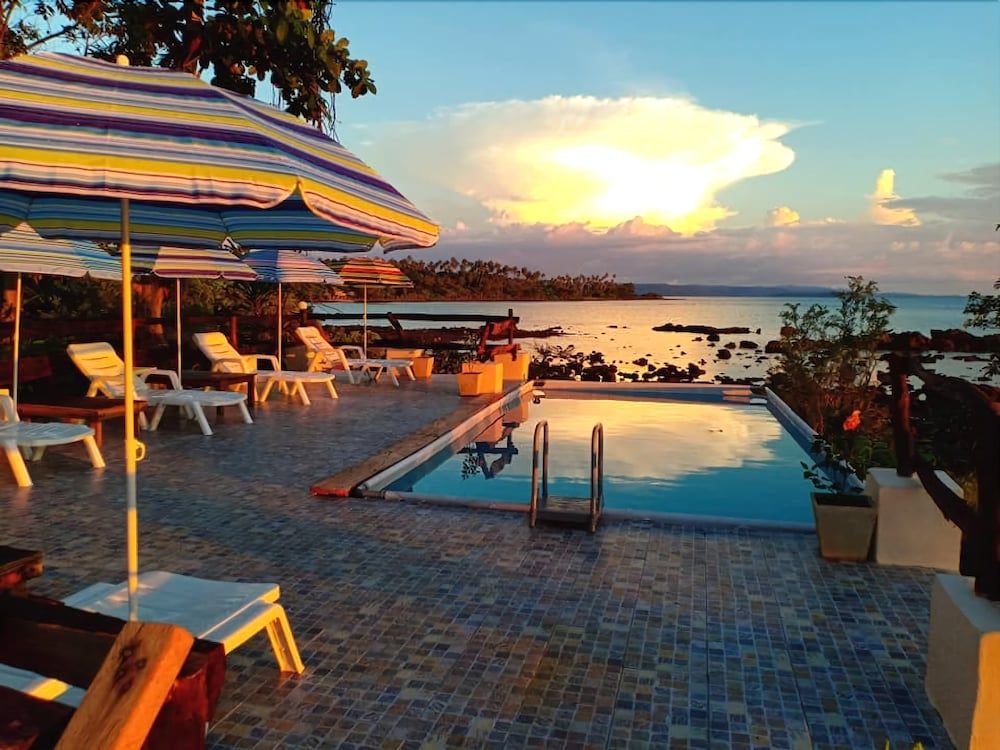 Banana Sunset Bar & Bungalows