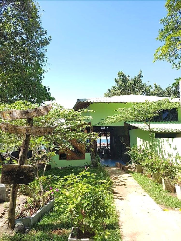 Banana Sunset Bar & Bungalows 2