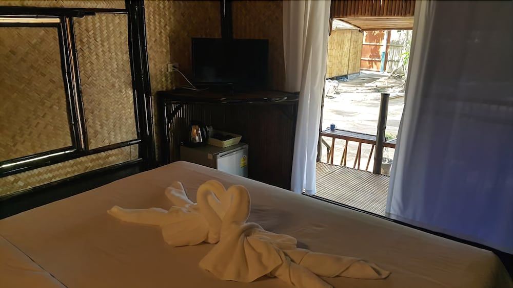 Eco Lanta Hideaway Beach Resort 3