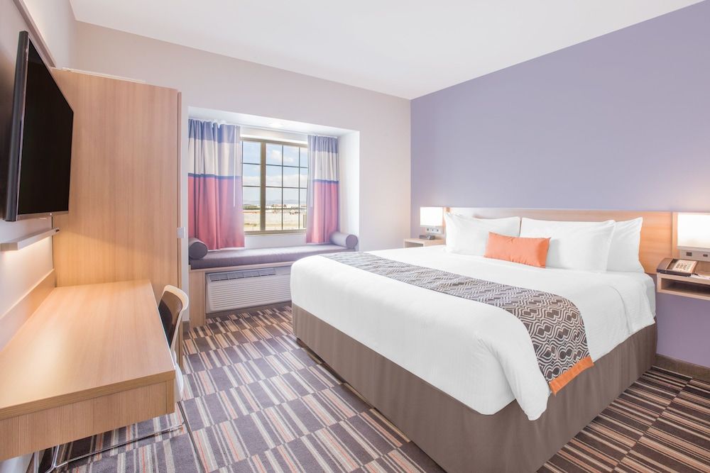 Microtel Inn & Suites By Wyndham Cuauhtemoc 3