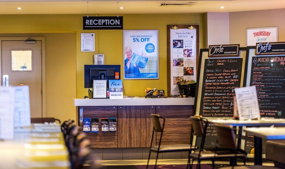 Nightcap at Glengala Hotel 3