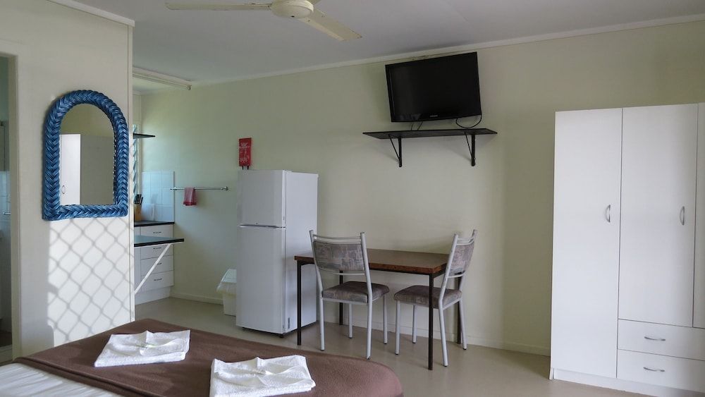 Cardwell at the Beach (Lyndock Motel) 3
