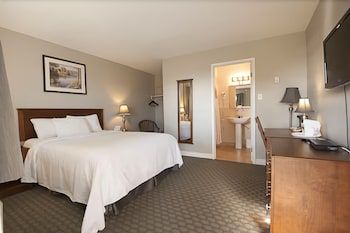 Bluenose Inn and Suites 1