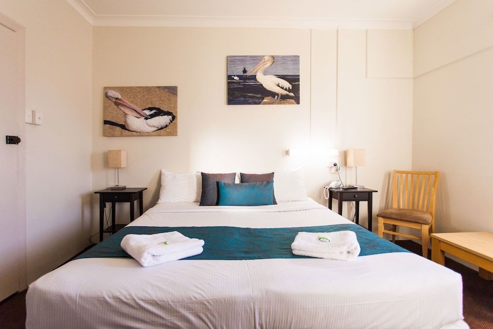 The Manly Hotel, Brisbane 1