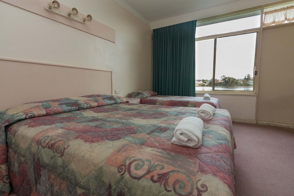 Moruya Waterfront Hotel Motel 2