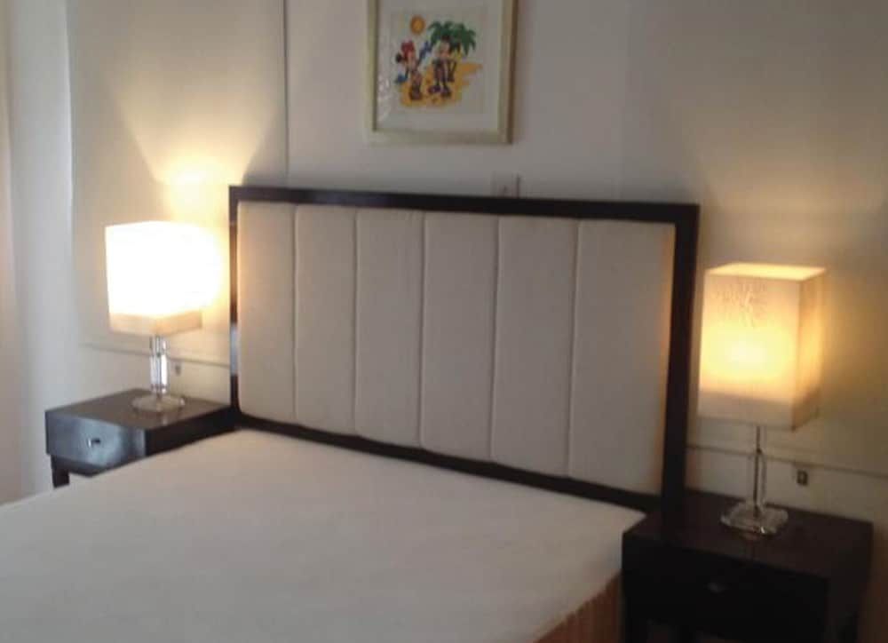 Lania Royal Oak Villa 3