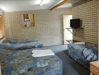 Emerald Tower Motor Inn 3