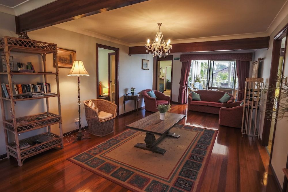 Ainslie Manor Bed and Breakfast 2