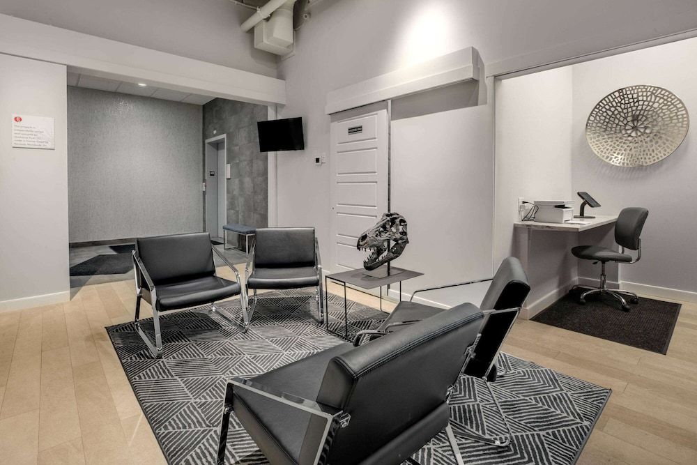 Ramada by Wyndham Fort McMurray 3