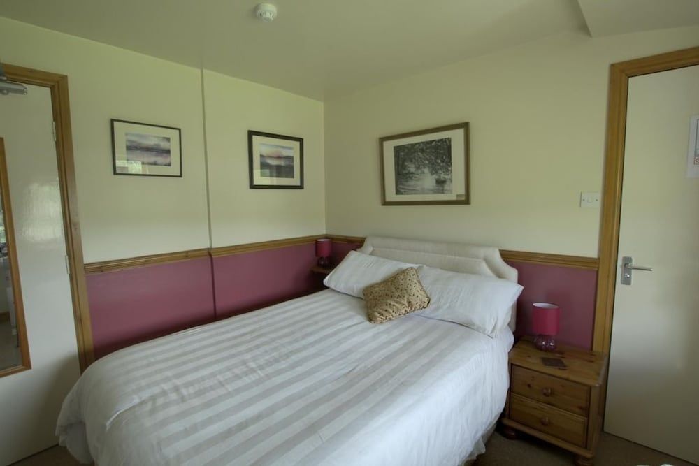 The Hare and Hounds Country Inn 3