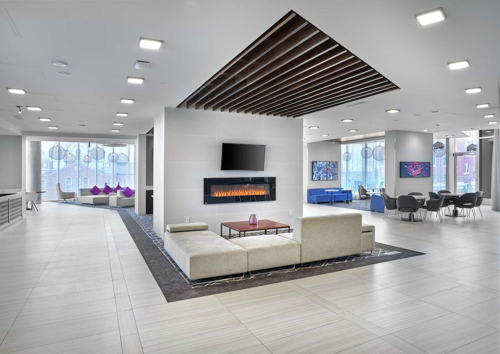 DoubleTree by Hilton Edmonton Downtown 2