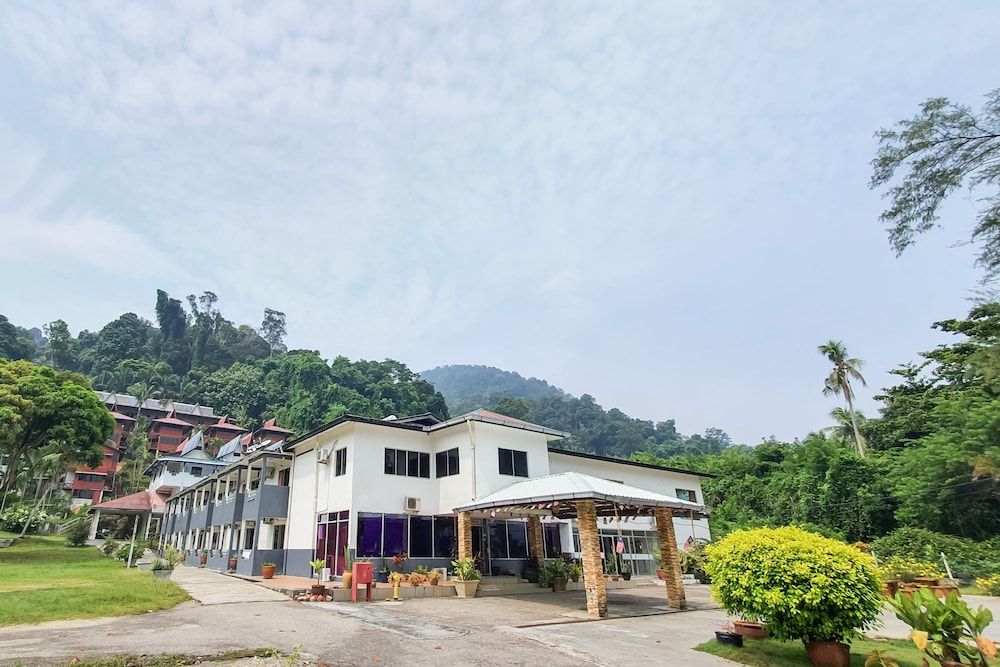 ZEN Rooms Uptown Beach Resort