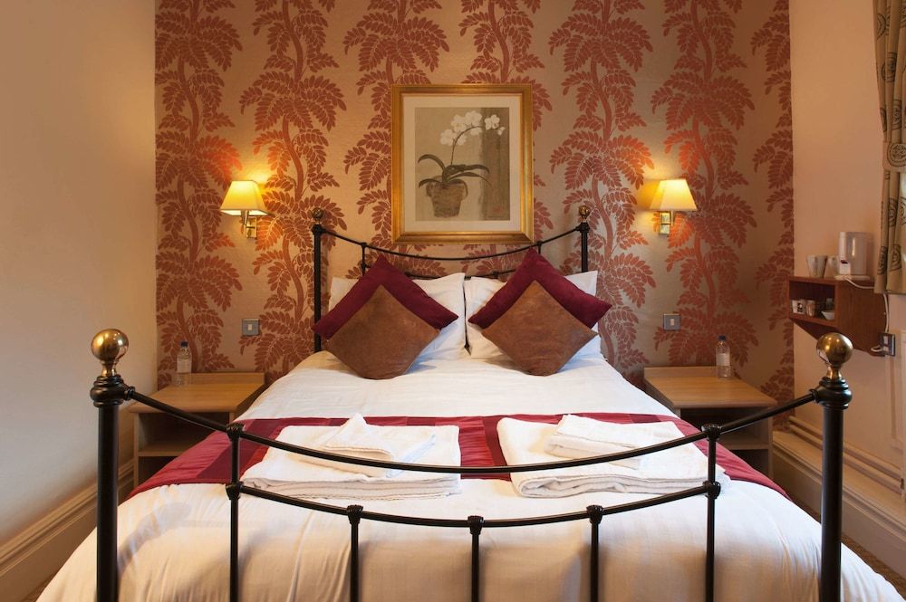 Wheatsheaf Hotel by Marston's Inn 3