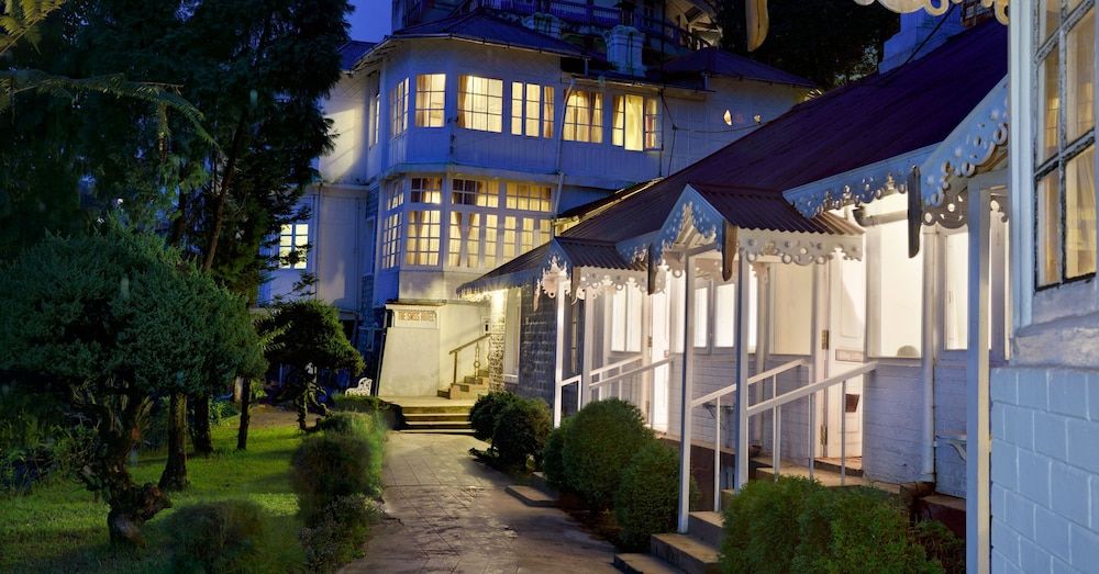 Summit Swiss Heritage Hotel & Spa 1